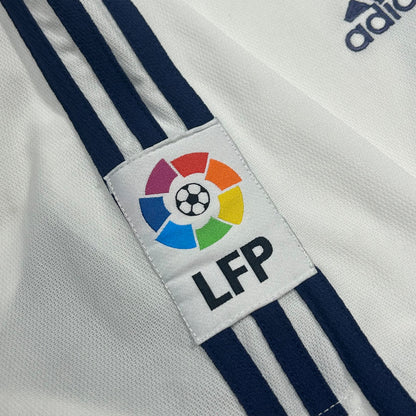 Camiseta de fútbol Adidas Real Madrid CF temporada 2000-2001 home kit dorsal 10 y firmada por Luis Figo - L